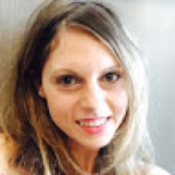 Meet your Posher, Lara - Picture 1 of 1